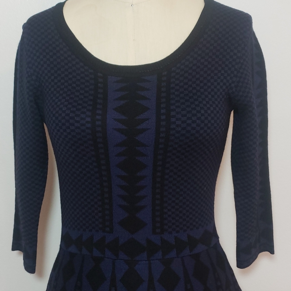 Sweater dress geometric black and blue small
